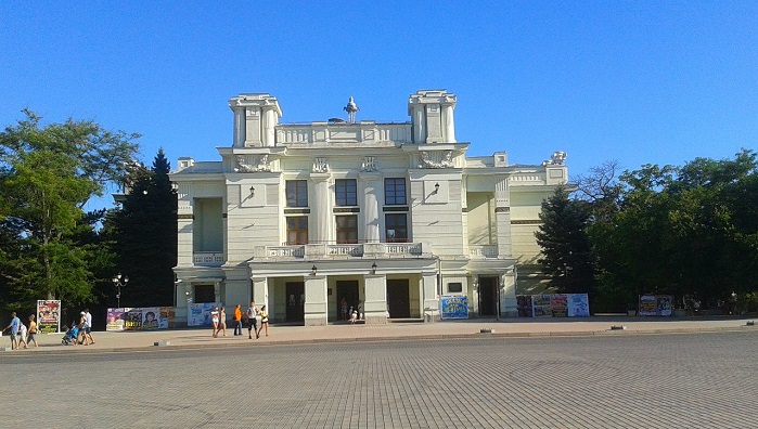 фото Театр имени Пушкина в Евпатории